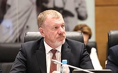 С. Горняков: Диалог с жителями и поддержка региональных парламентариев – основа результативной работы законодателей