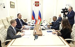 М. Ахмадов провел встречу с Чрезвычайным и Полномочным Послом Султаната Оман в РФ Х. Аль Тувайхом