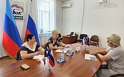 О. Бас провела прием граждан в Луганске