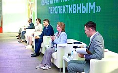 Сенаторы и эксперты обсудили роль социальных сетей и блогеров в популяризации фермерства и жизни на селе