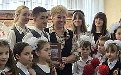 О. Бас посетила Луганскую среднюю школу № 13
