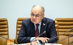 И. Умаханов провел совещание, посвященное подготовке российских мусульман к хаджу 2019 года