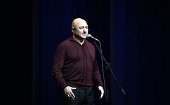 А. Вайнберг принял участие в открытии восстановленного Мариупольского театра в ДНР