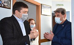 Н. Журавлев посетил волонтерский центр в Костромской области и передал защитные маски для пожилых людей