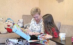 О. Бас исполнила новогодние желания детей Луганской Народной Республики