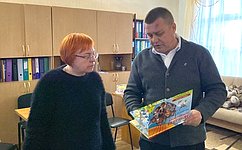 И. Кастюкевич передал в подшефный детский центр в Новокиевке Херсонской области ряд методических документов по организации работы