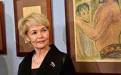 Д. Оюн приняла участие в открытии выставки работ художницы Нади Рушевой