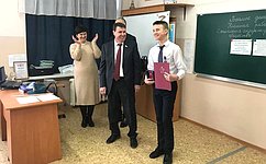 С. Цеков наградил крымского школьника медалью «За проявленное мужество»