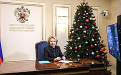 В. Матвиенко отметила важность вступивших в силу законов, которые направлены на поддержку семей с детьми