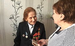 Елена Бибикова вручила Медаль имени В.С. Гризодубовой участнице Сталинградской битвы