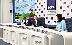 В Пресс-центре «ТАСС» председатель Комитета СФ по аграрно-продовольственной политике и природопользованию Александр Двойных принял участие в пресс-конференции, посвященной проведению первого Всероссийского агродиктанта