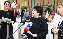 Л. Талабаева открыла художественную экспозицию, приуроченную ко Дню народного единства