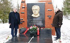 А. Коровников принял участие в возложении цветов к могилам участников Сталинградской битвы