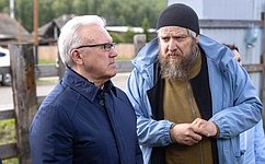 А. Усс ознакомился с ходом реставрационных работ в храме деревни Барабаново Красноярского края
