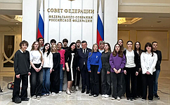 С. Перминов организовал сенатскую экскурсию для школьников Гатчины