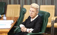 Е. Мизулина провела круглый стол, посвященный истории Совета Федерации