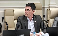 Р. Маслов: Развитие сферы ЖКХ — одно из приоритетных направлений работы