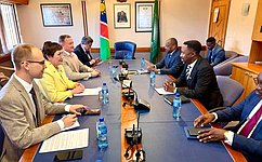 Сенаторы РФ Е. Перминова и М. Борщев участвуют в наблюдении за выборами в региональные и муниципальные органы власти Намибии