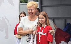 О. Бас приняла участие в торжественном открытии первой тематической смены детского лагеря «Труженик» ЛНР