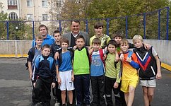 В. Шнякин инициировал строительство футбольной площадки в нижегородском детском доме