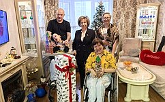 В рамках благотворительной акции «Ёлка желаний» Л. Скаковская исполнила мечту 12-летнего Гоши из Твери