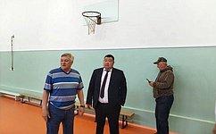 С. Михайлов оценил проведение капремонта спортивных залов в сельских школах Забайкалья