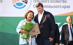 Г. Ягубов наградил лучших работников сельского хозяйства в Ставропольском крае