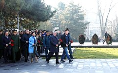 В День защитника Отечества А. Турчак возложил цветы к мемориальному комплексу «Павшим воинам» в Ростовской области
