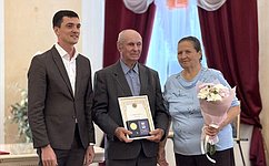 Р. Маслов поздравил супружеские пары с полувековым стажем семейной жизни