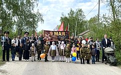 И. Мурог прошел в «Бессмертном полку» на малой родине с портретом погибшего деда