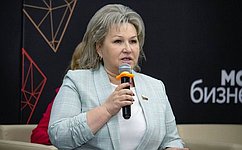 Е. Писарева выступила на экономическом форуме «Грани женского лидерства» в Новгородской области