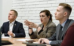 В. Кравченко и вице-губернатор Н. Киселёва провели «круглый стол», посвященный выработке предложений к новому нацпроекту «Молодежь России»