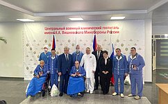 Сенаторы посетили военный госпиталь и вручили награды участникам СВО