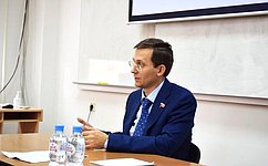 П. Тараканов встретился со студентами и учащимися гимназии Тюменского государственного университета