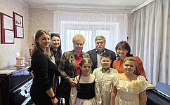 О. Бас посетила Меловской дом культуры и Беловодскую детскую школу искусств в ЛНР