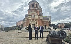 В. Голубев посетил строящийся в Ростове-на-Дону храм Святого Георгия Победоносца