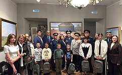 Л. Скаковская приняла участие в торжественном подведении итогов благотворительной акции «Собери портфель с Генералом», которое состоялось в Музее живописи В. Сидорова в Твери