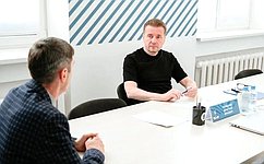 На приём к сенатору РФ Д. Горицкому пришли тюменцы с острыми вопросами