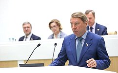 Флаг России будет постоянно вывешен на государственных и муниципальных спортивных объектах