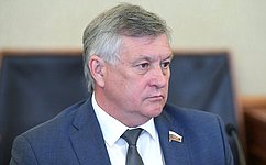 С. Михайлов: Важно решить вопрос дополнительного финансирования строительства новых школ