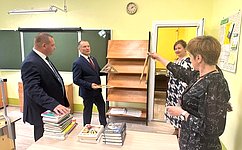 И. Мурог провел прием граждан и проинспектировал две школы в Милославском округе