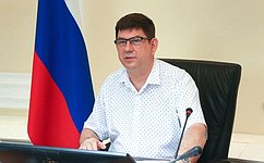 В. Смирнов: Совет Федерации держит в центре постоянного внимания вопросы создания в школах надлежащих условий для обучения детей