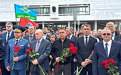 А. Гибатдинов почтил память жертв теракта в Беслане