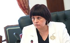 Е. Афанасьева: Летние каникулы идут, а родители уже размышляют как будет организован процесс обучения школьников в следующем учебном году