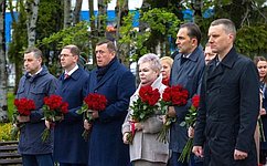 А. Хапочкин принял участие в траурных мероприятиях Дня памяти