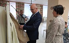 О. Цепкин посетил копейский Геронтологический центр