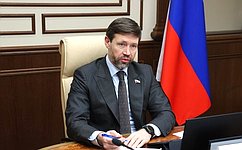 По итогам 2025 года в рамках региональной недели сенатор А. Шейкин отметил вклад представителей органов власти Амурской области