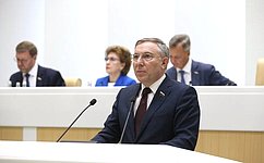 Закон о бюджете Фонда социального страхования РФ на ближайшие три года одобрен Советом Федерации