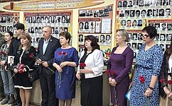 Е. Алтабаева приняла участие в торжественной церемонии открытия памятного стенда, посвящённого участнику СВО