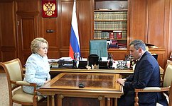 В. Матвиенко обсудила с врио губернатора Курской области А. Хинштейном вопросы поддержки жителей региона